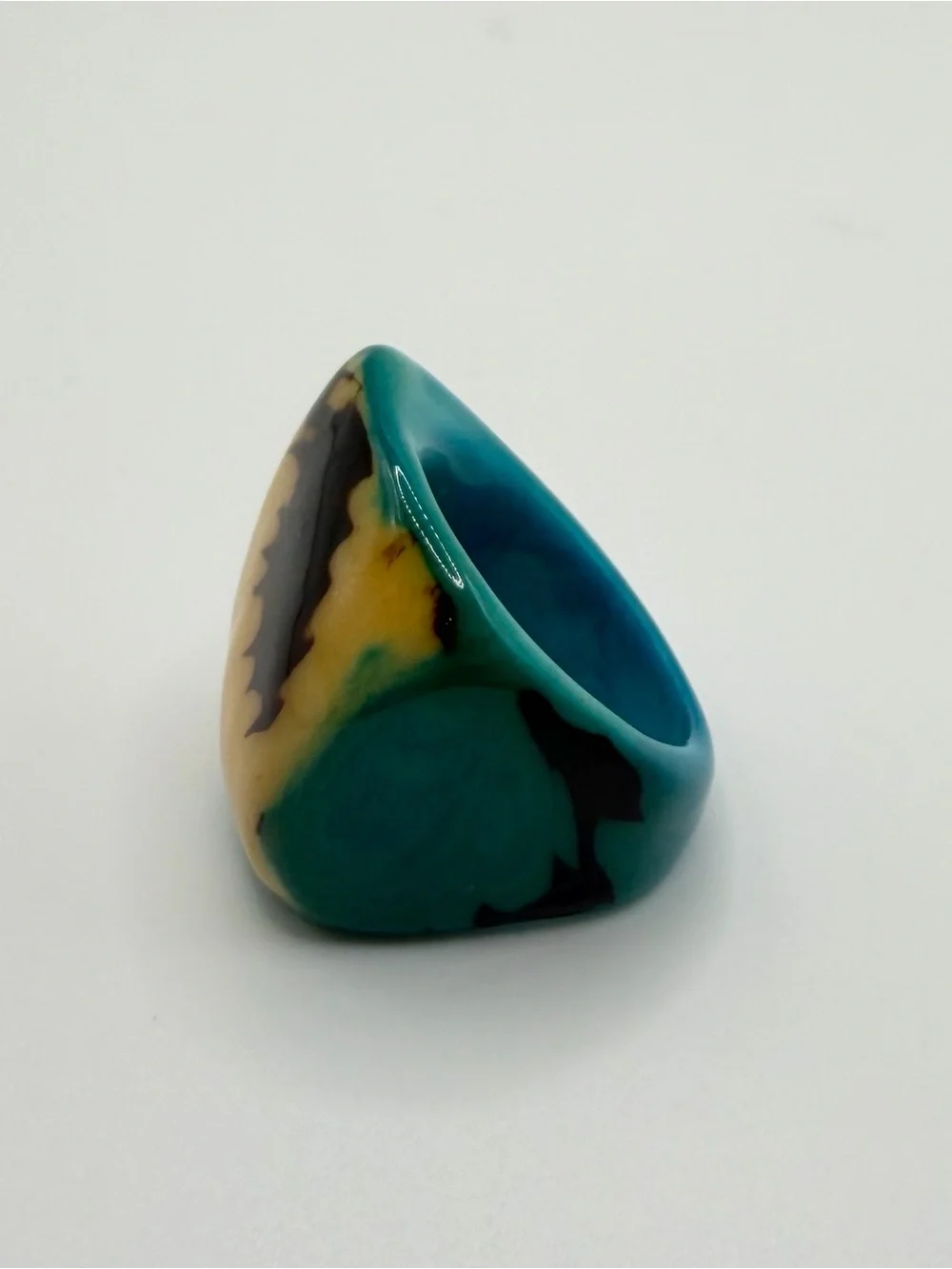 Vtg Chunky Ring Abstract Resin 6.5 Teal Yellow Black Flame Feather Marbled 1970s